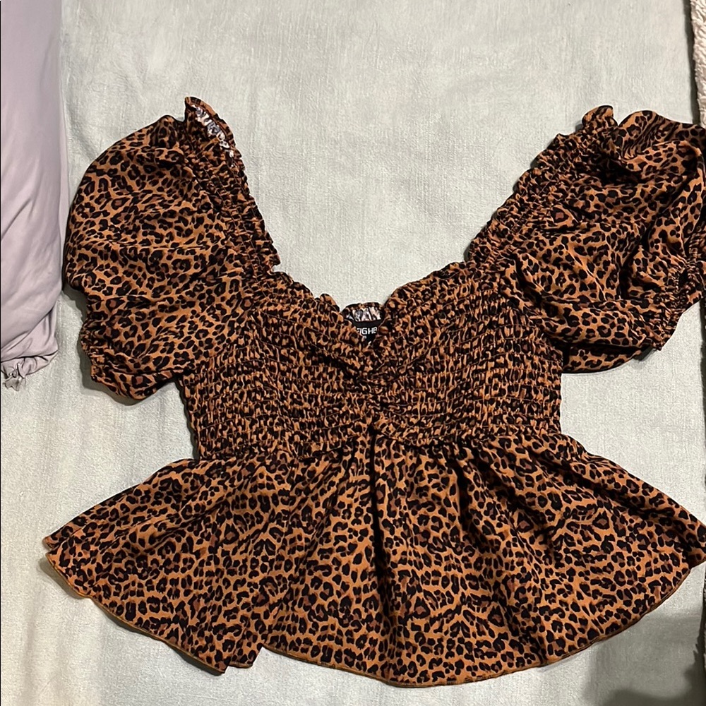 Leopard Print Puff Sleeve Top